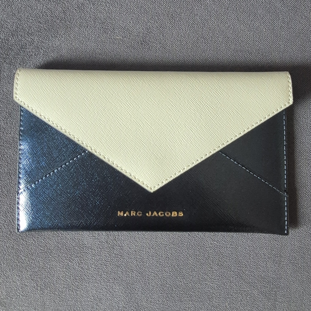 NWOT Marc Jacobs Blue And Cream Wallet